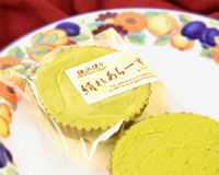 抹茶の絹レアチーズケーキのアップ写真